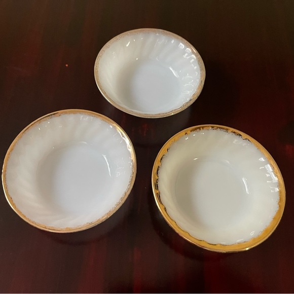 Fire King Swirl Milk Glass Set Of 3 Nappie Dessert Bowls - Picture 2 of 7